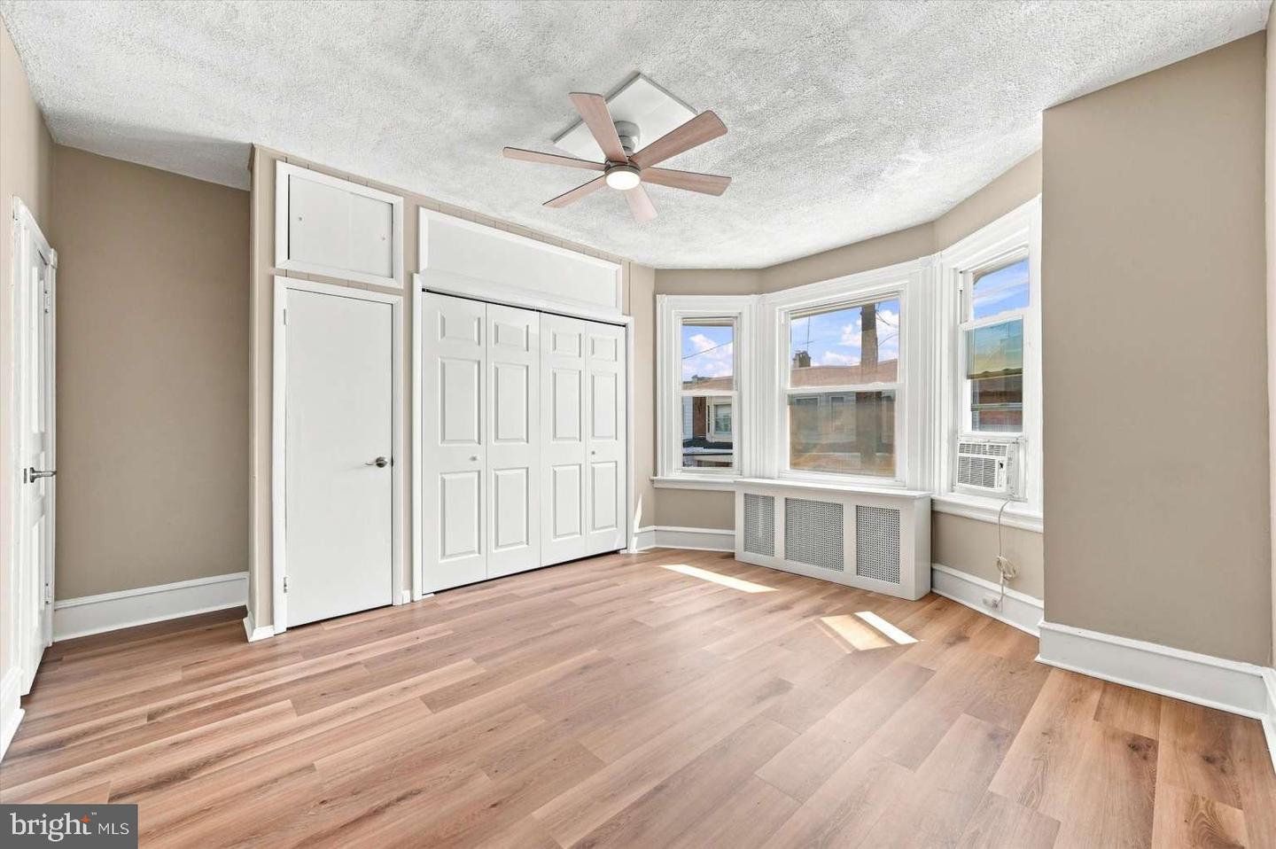5643 Addison St Property Photo 15