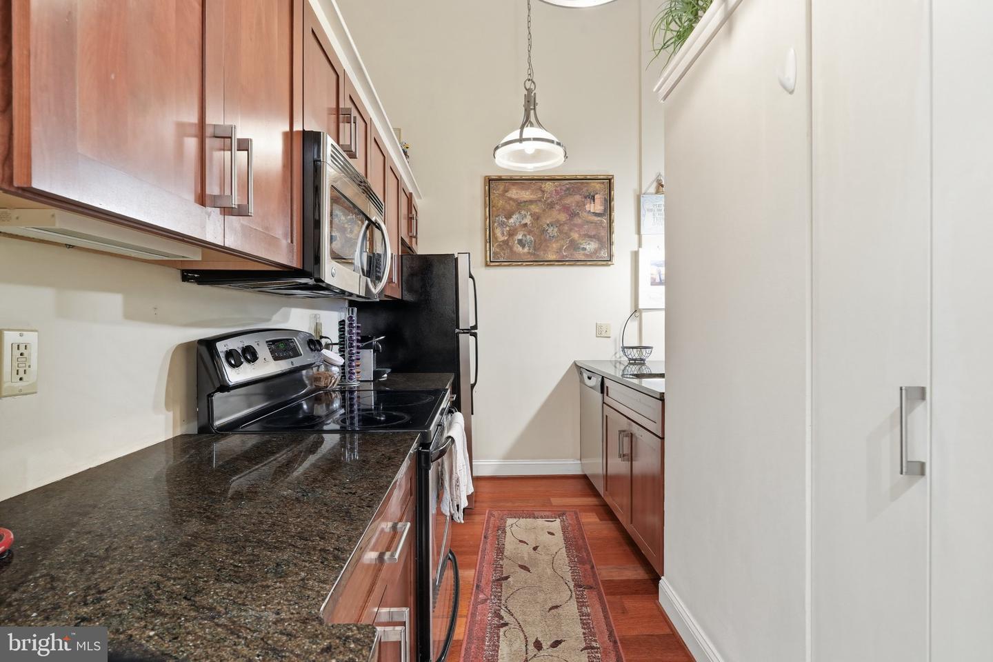 2429-41 Locust St #608 Property Photo 15