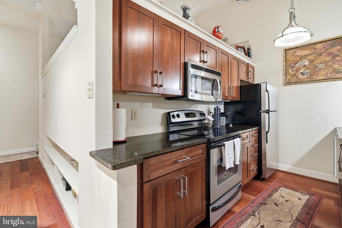 2429-41 Locust St #608 Property Photo 17