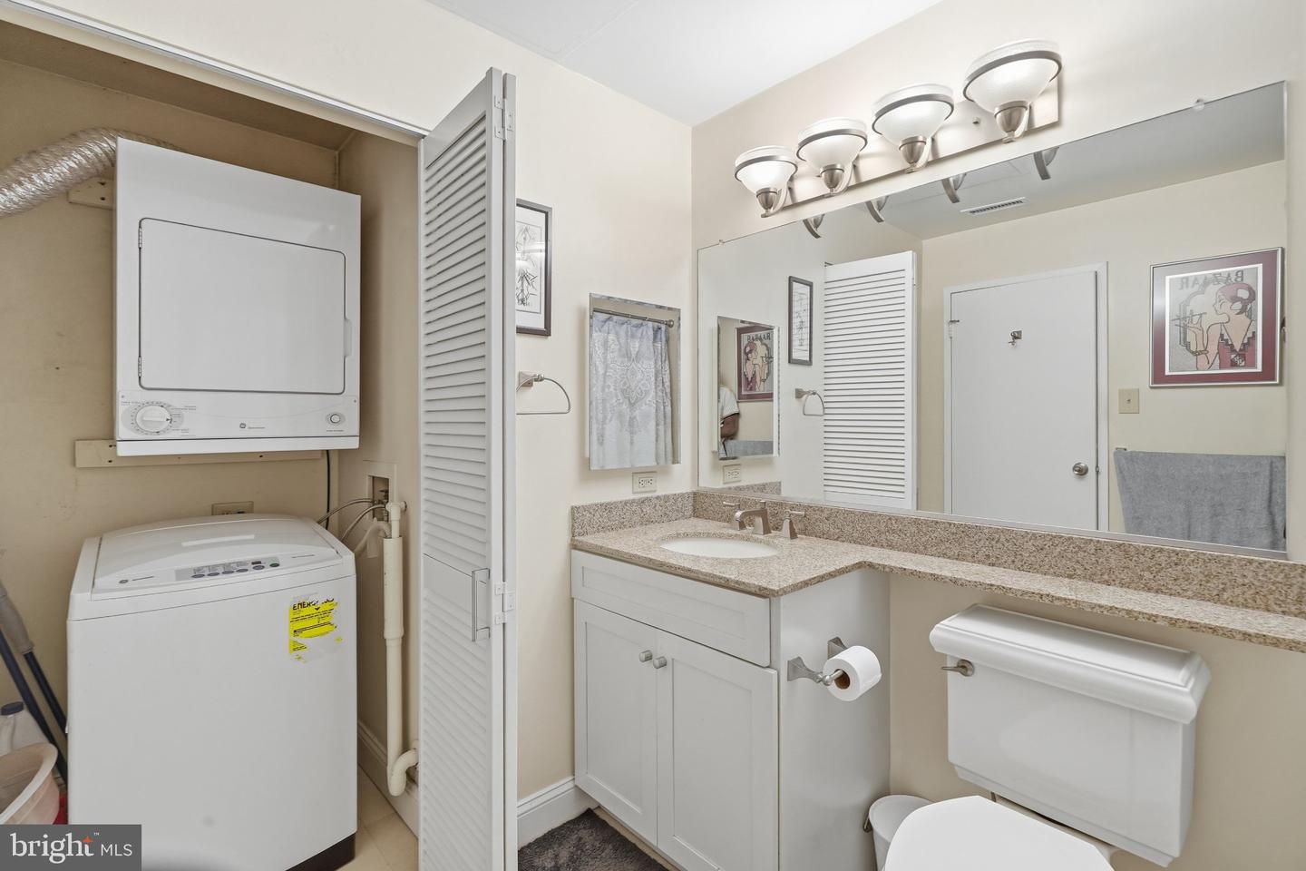 2429-41 Locust St #608 Property Photo 18