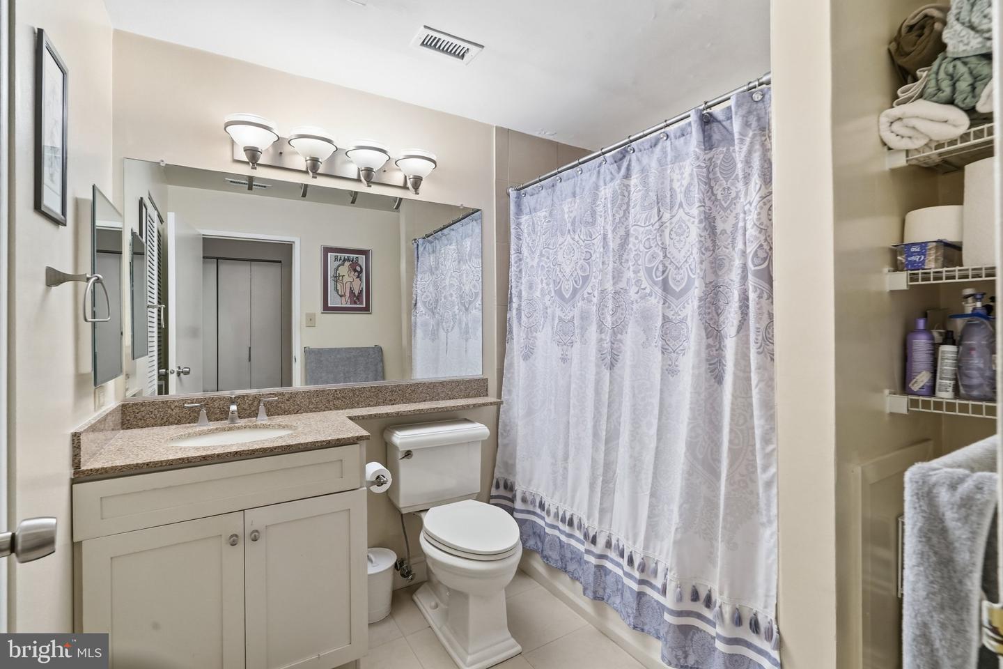 2429-41 Locust St #608 Property Photo 20