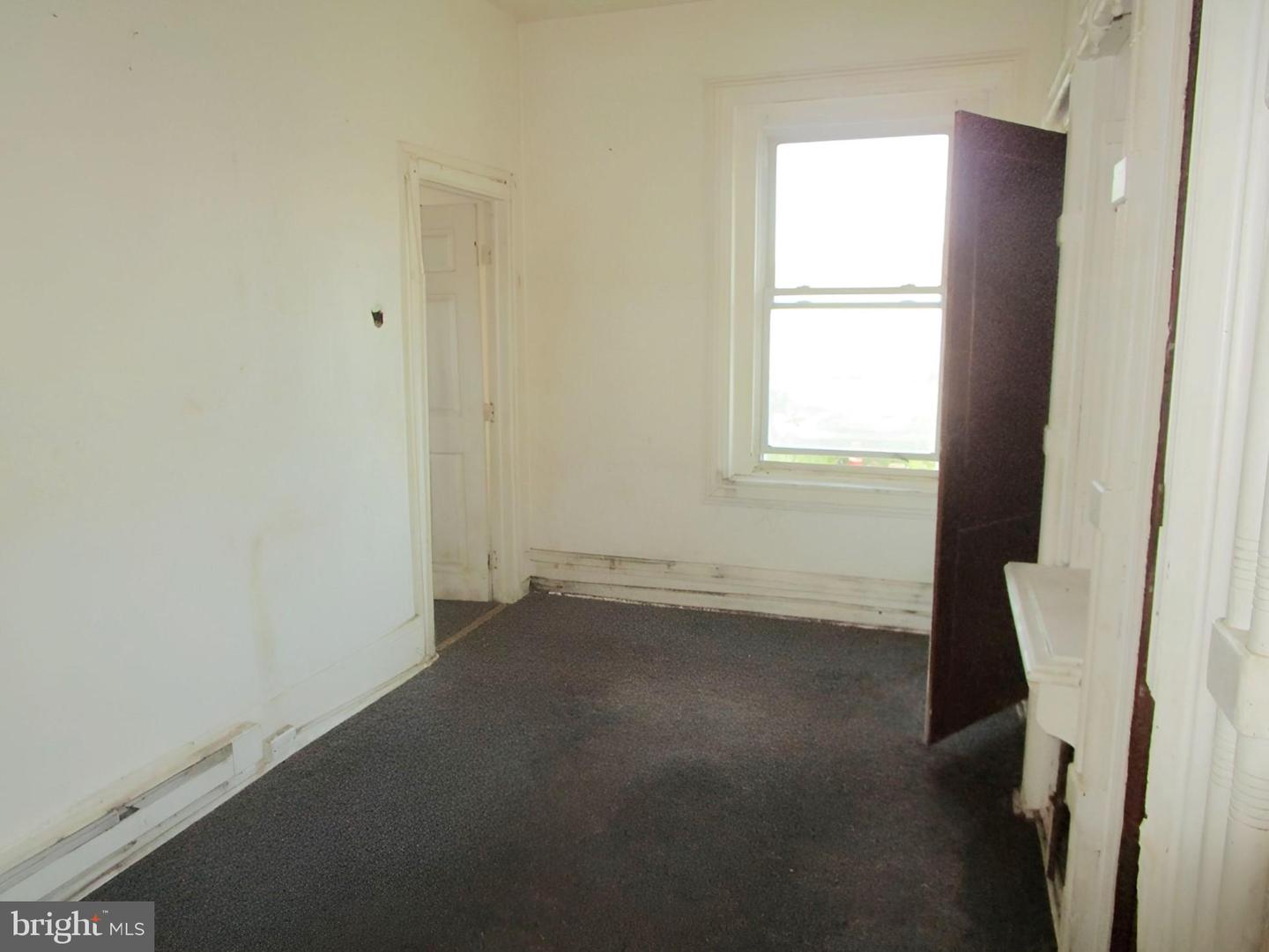 2139 W Diamond St Property Photo 14