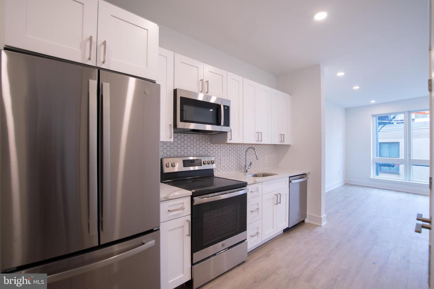 1325 N Lee St #unit 300 Property Photo 4