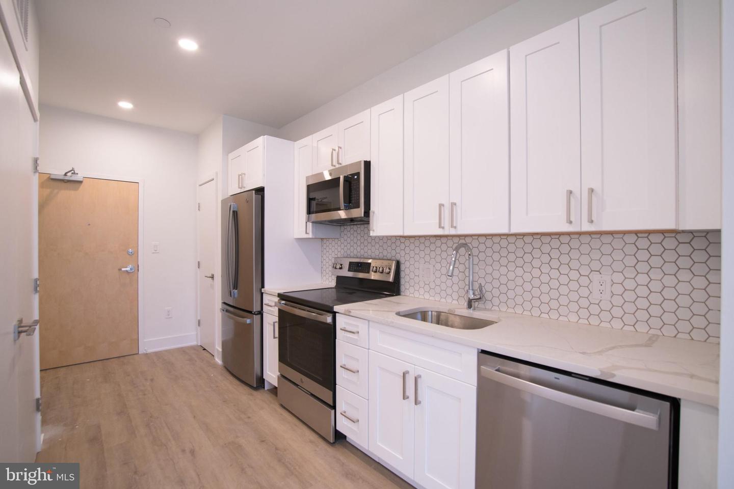 1325 N Lee St #unit 300 Property Photo 6