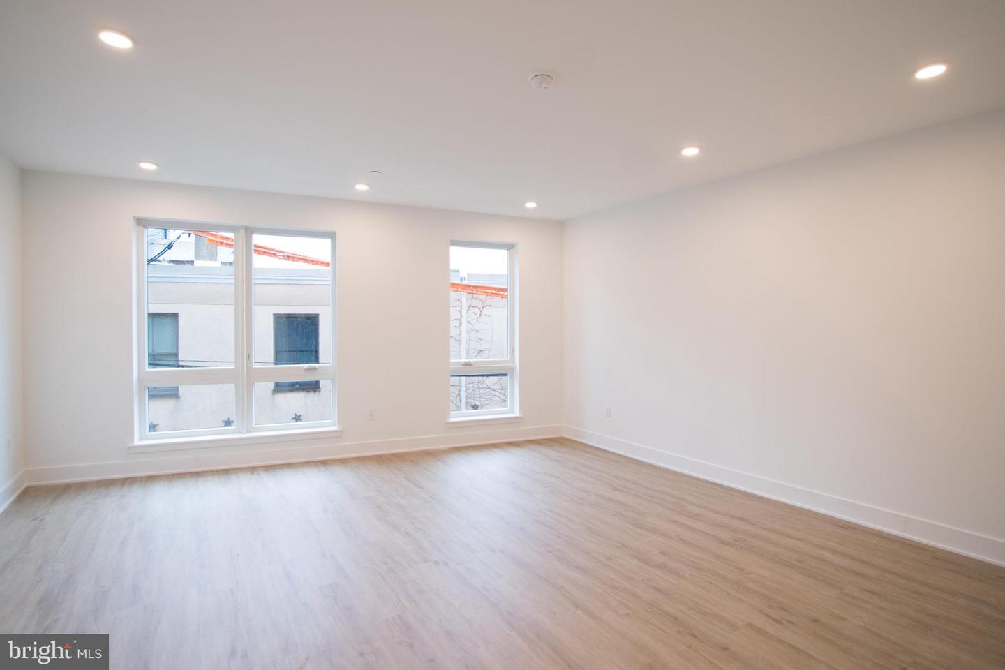 1325 N Lee St #unit 300 Property Photo 7