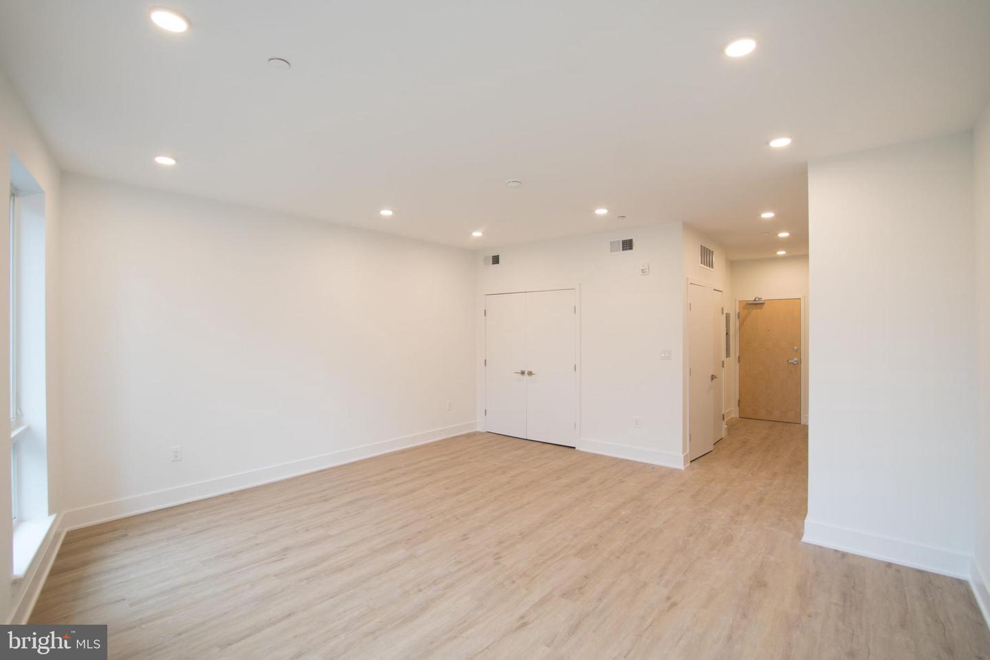 1325 N Lee St #unit 300 Property Photo 8