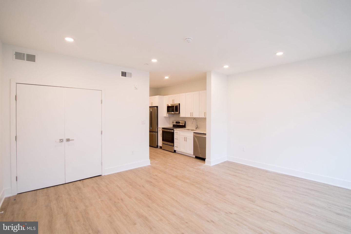 1325 N Lee St #unit 300 Property Photo 9