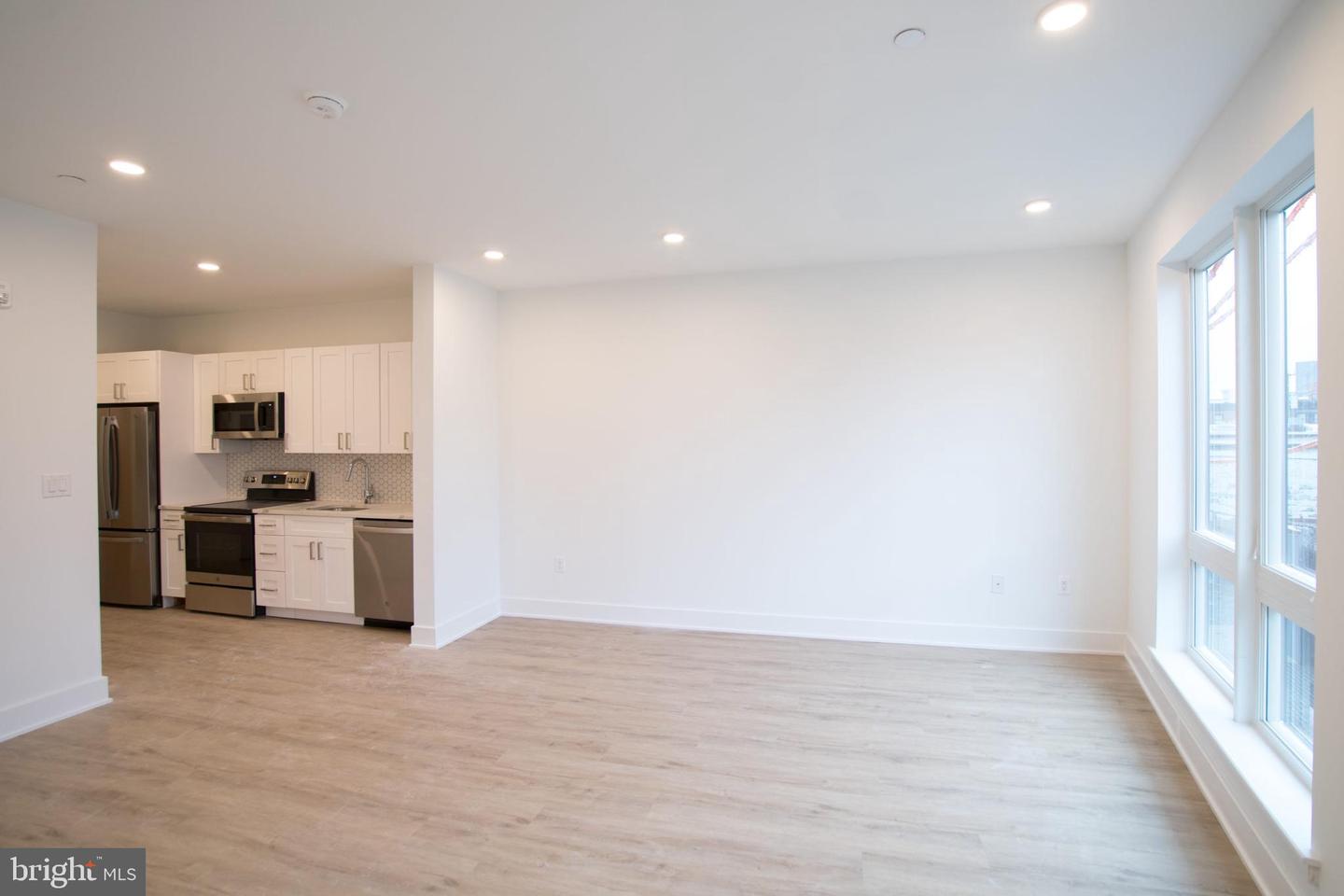1325 N Lee St #unit 300 Property Photo 10