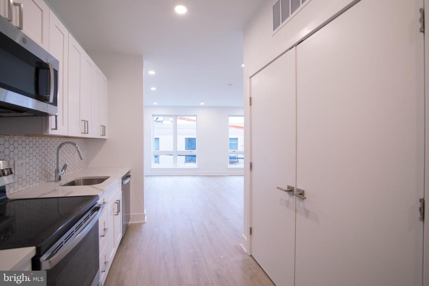 1325 N Lee St #unit 300 Property Photo 12