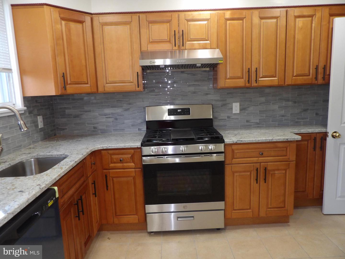 439 E Howell St Property Photo 1