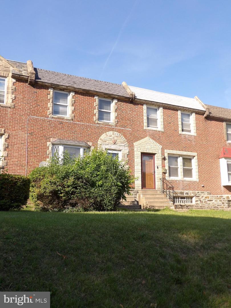 439 E Howell St Property Photo 3
