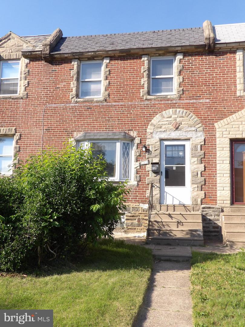 439 E Howell St Property Photo 4