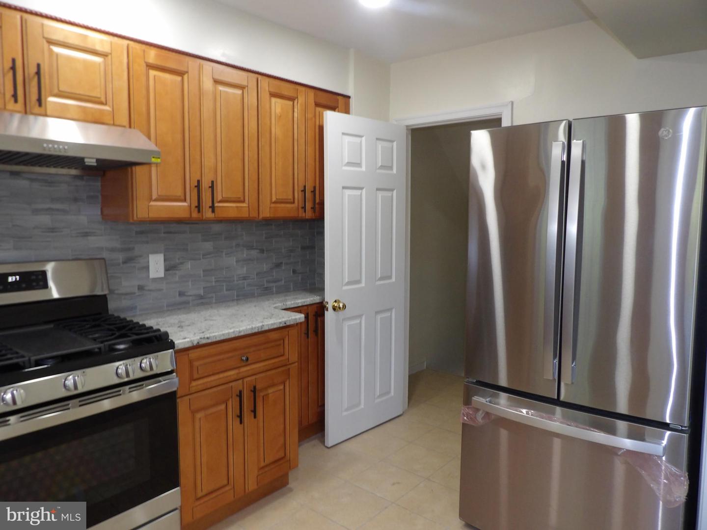 439 E Howell St Property Photo 9