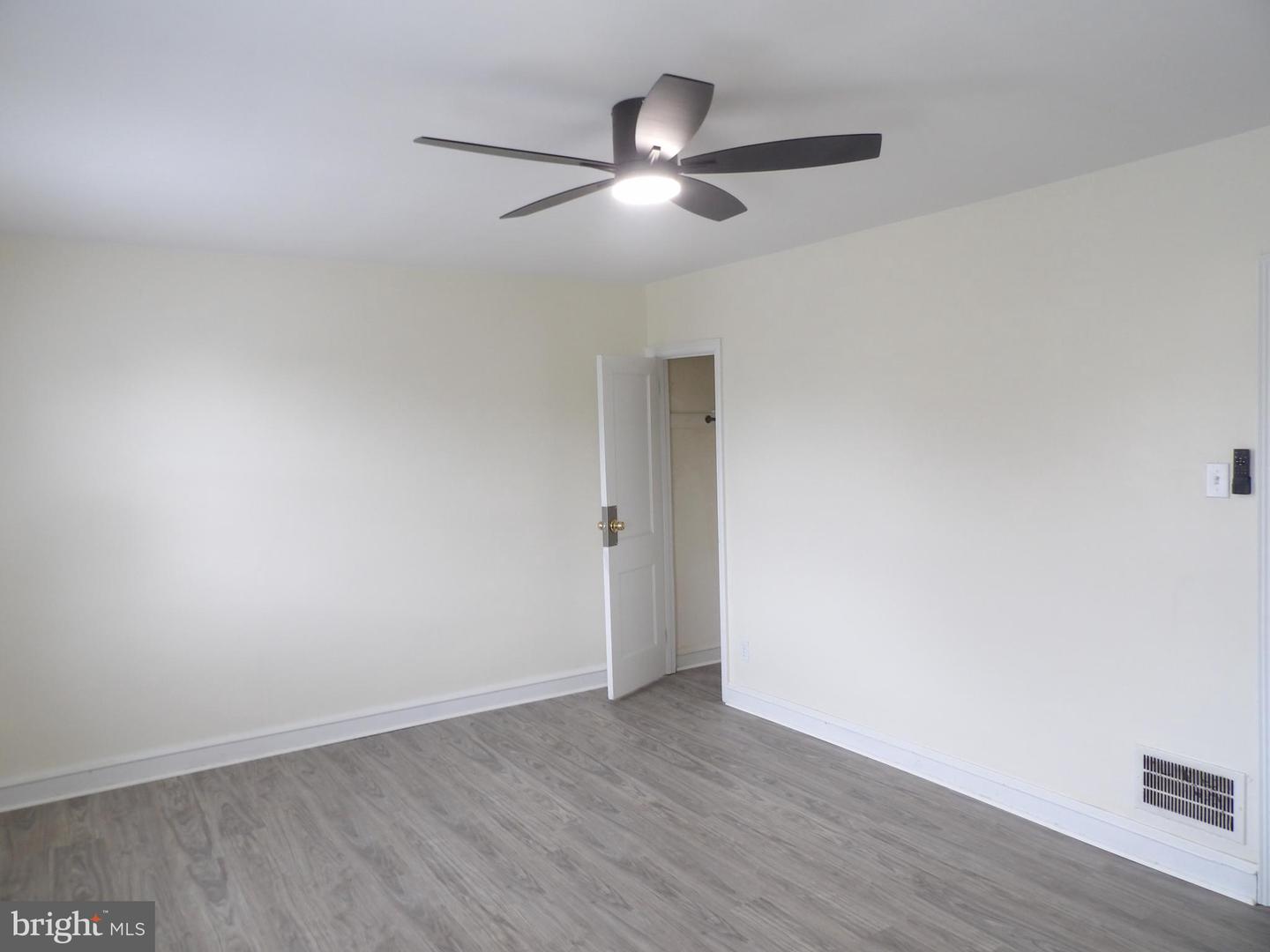 439 E Howell St Property Photo 10