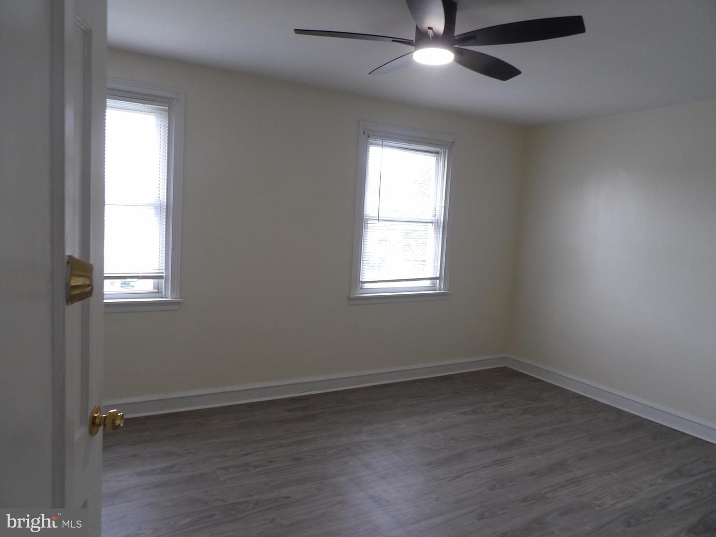 439 E Howell St Property Photo 11