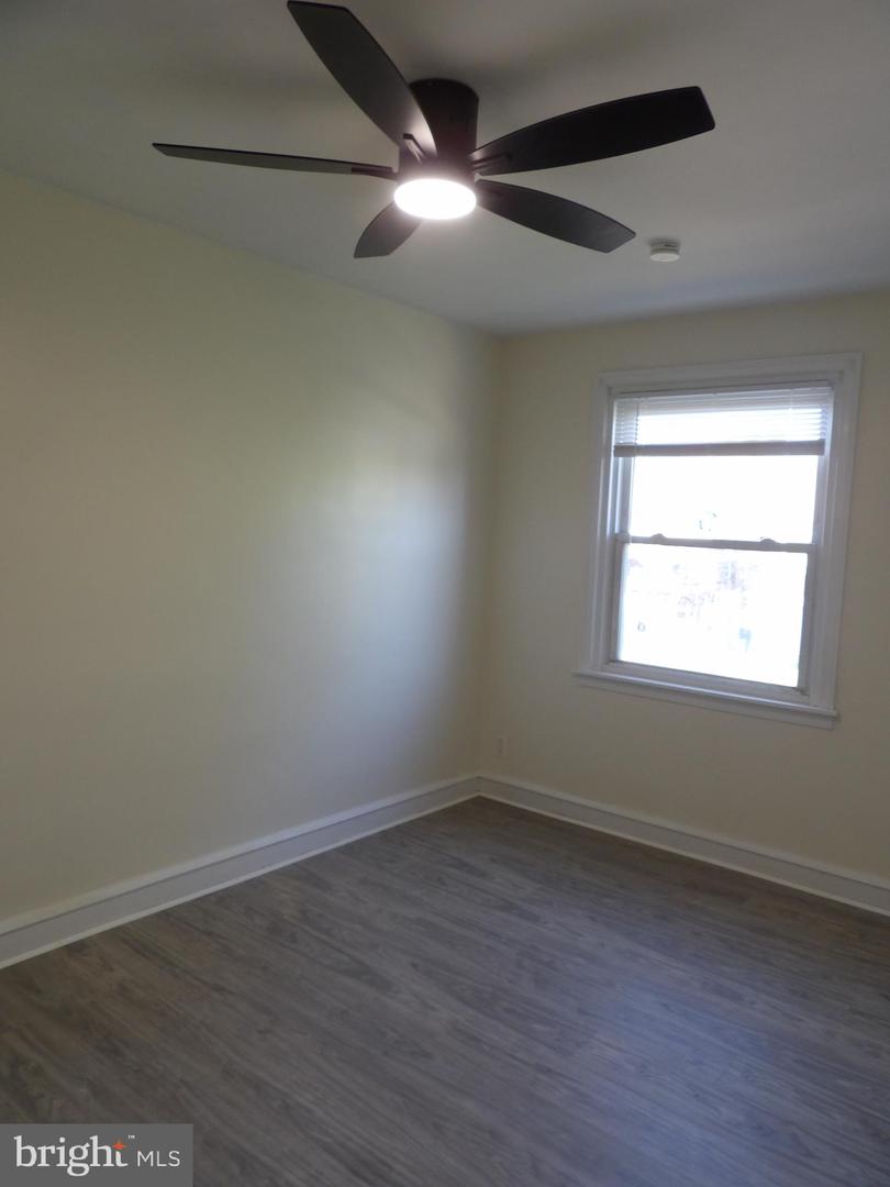 439 E Howell St Property Photo 12