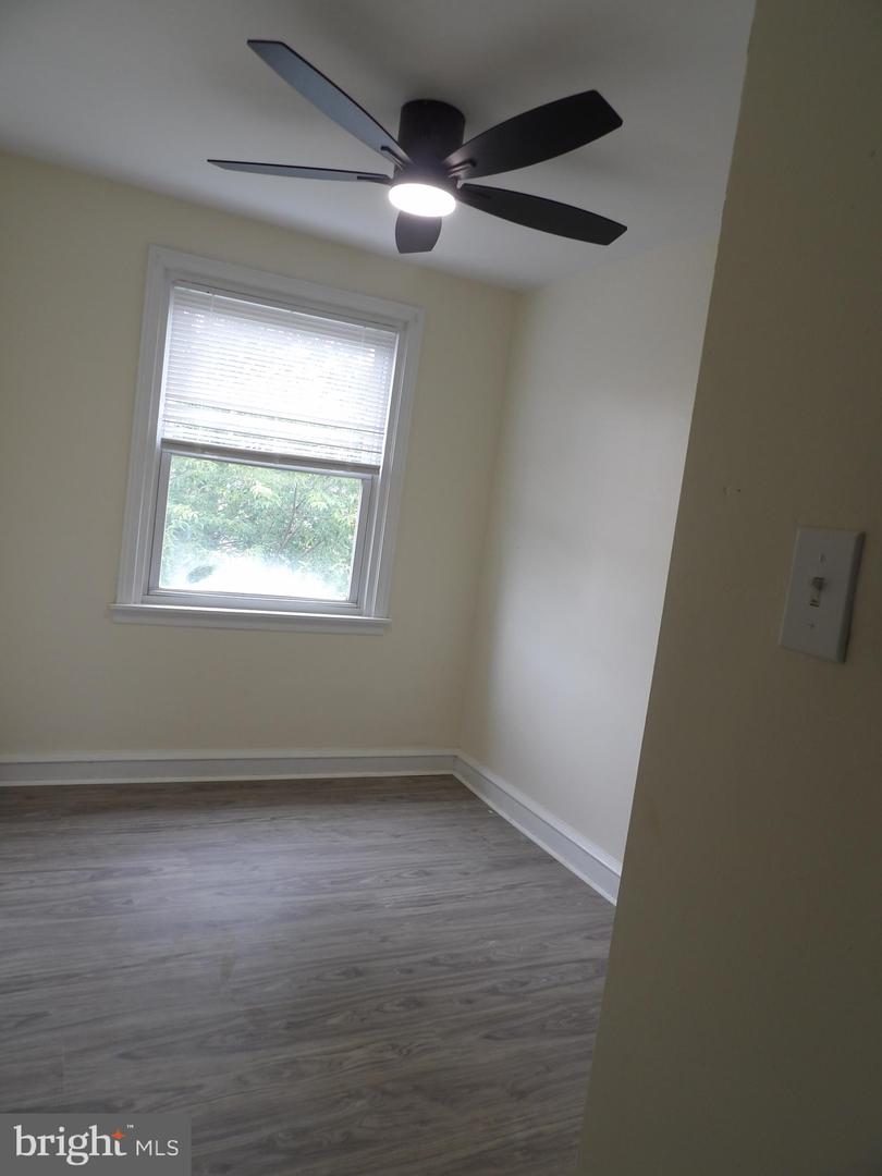 439 E Howell St Property Photo 15