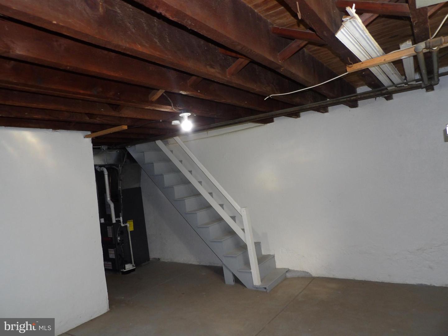 439 E Howell St Property Photo 16