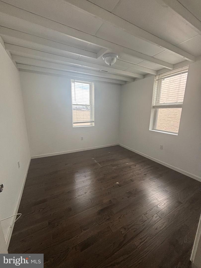 530-532 Bainbridge St #3r Property Photo 3