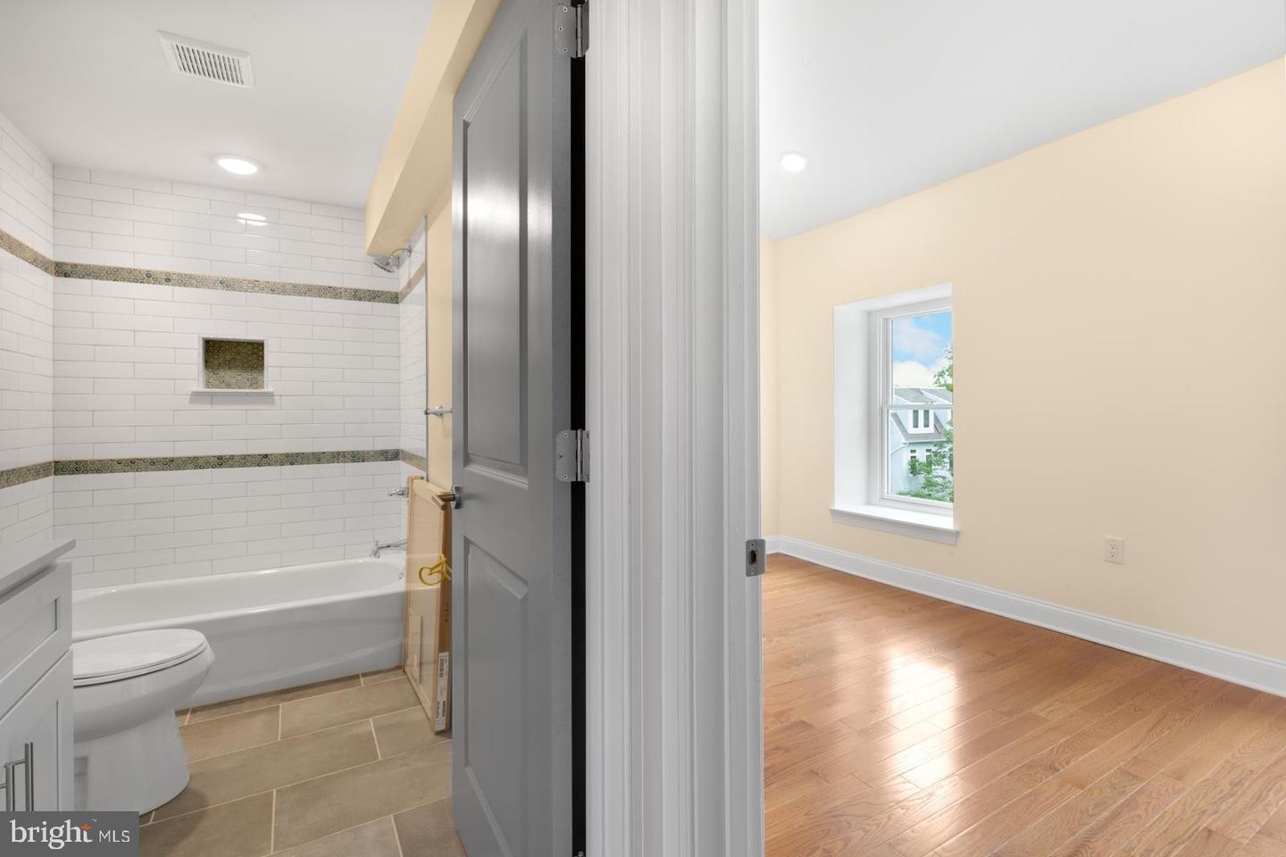 6607 Ridge Ave #c Property Photo 6