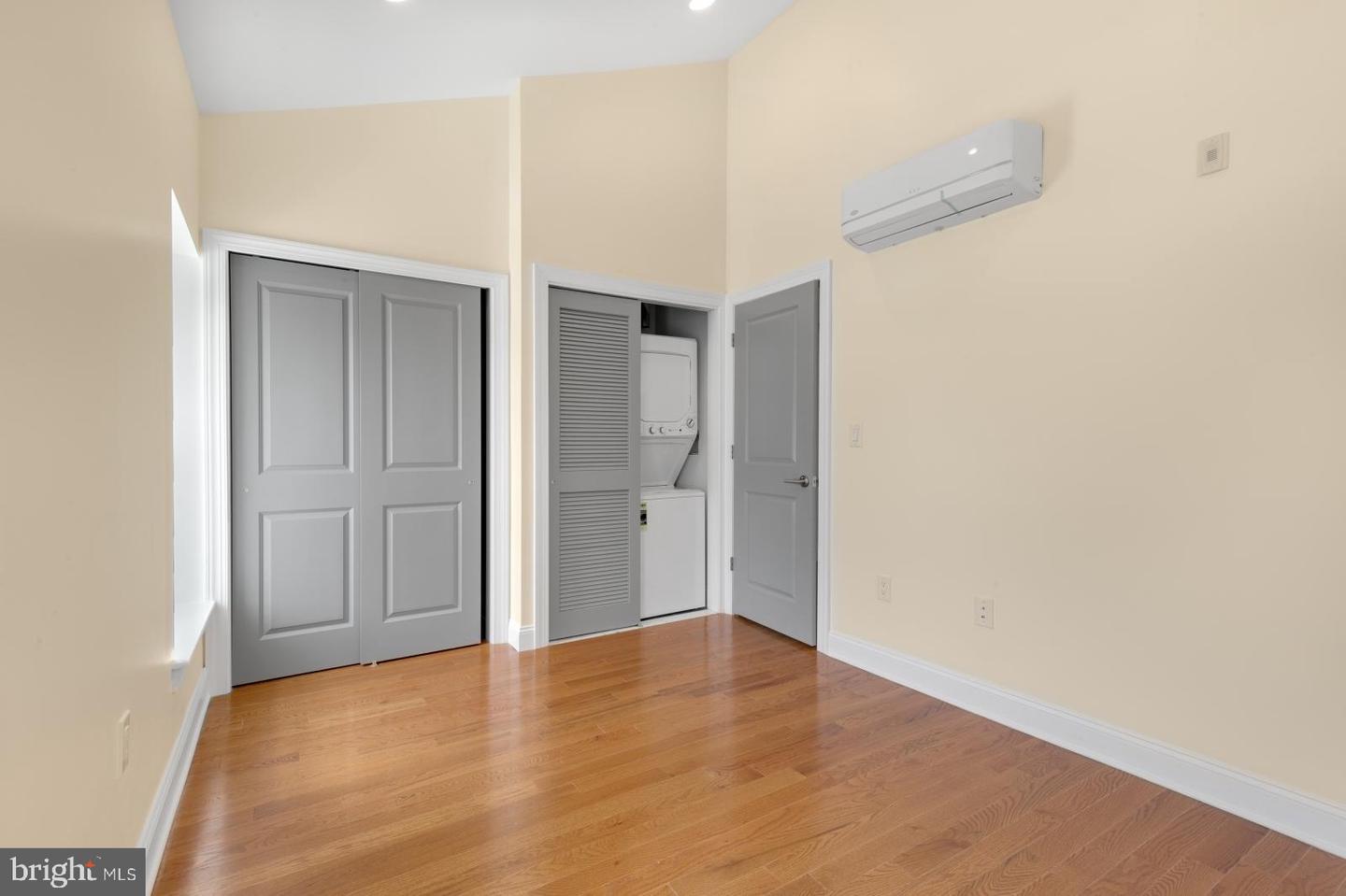 6607 Ridge Ave #c Property Photo 9