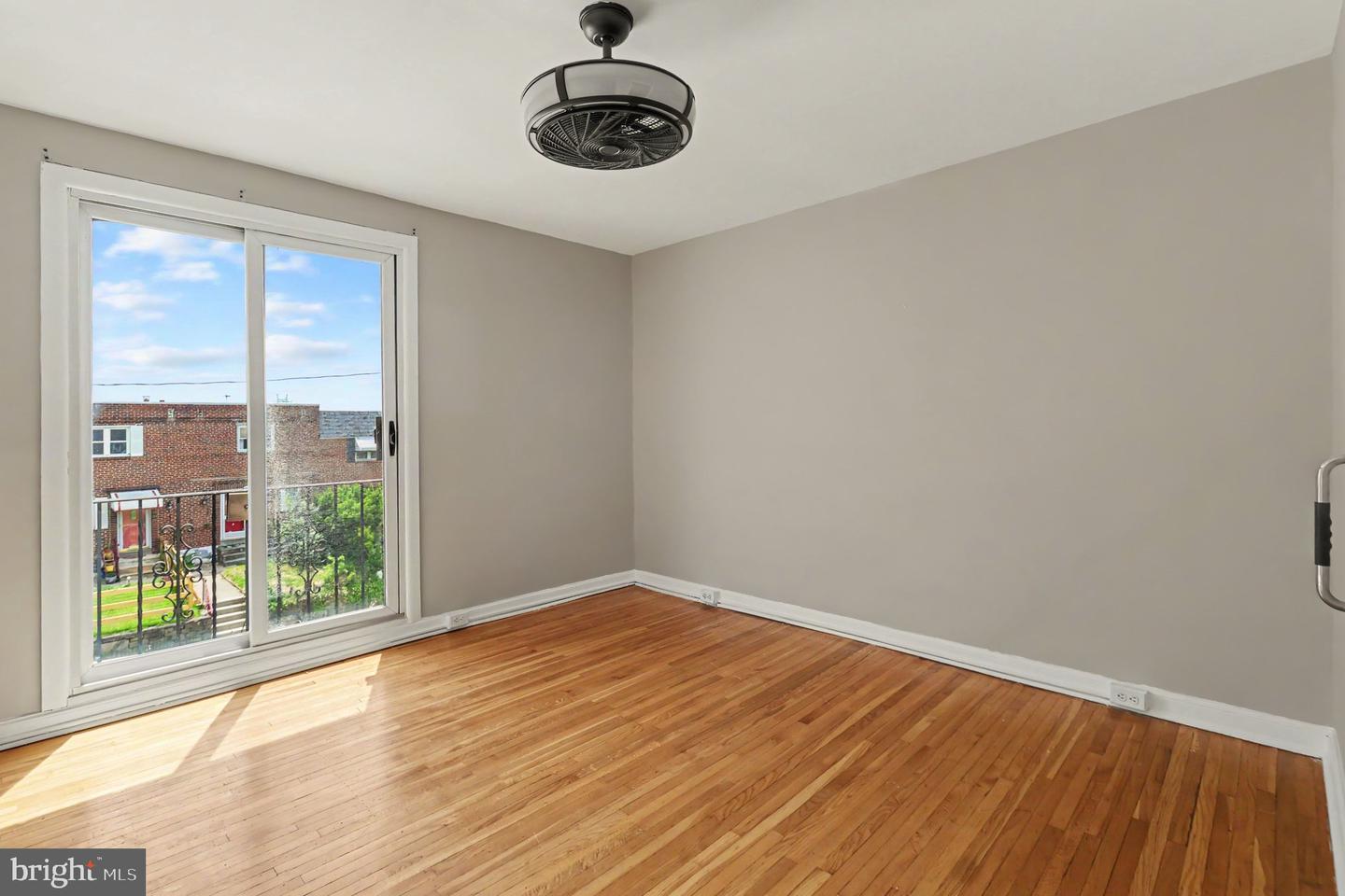 3603 Winona St Property Photo 10