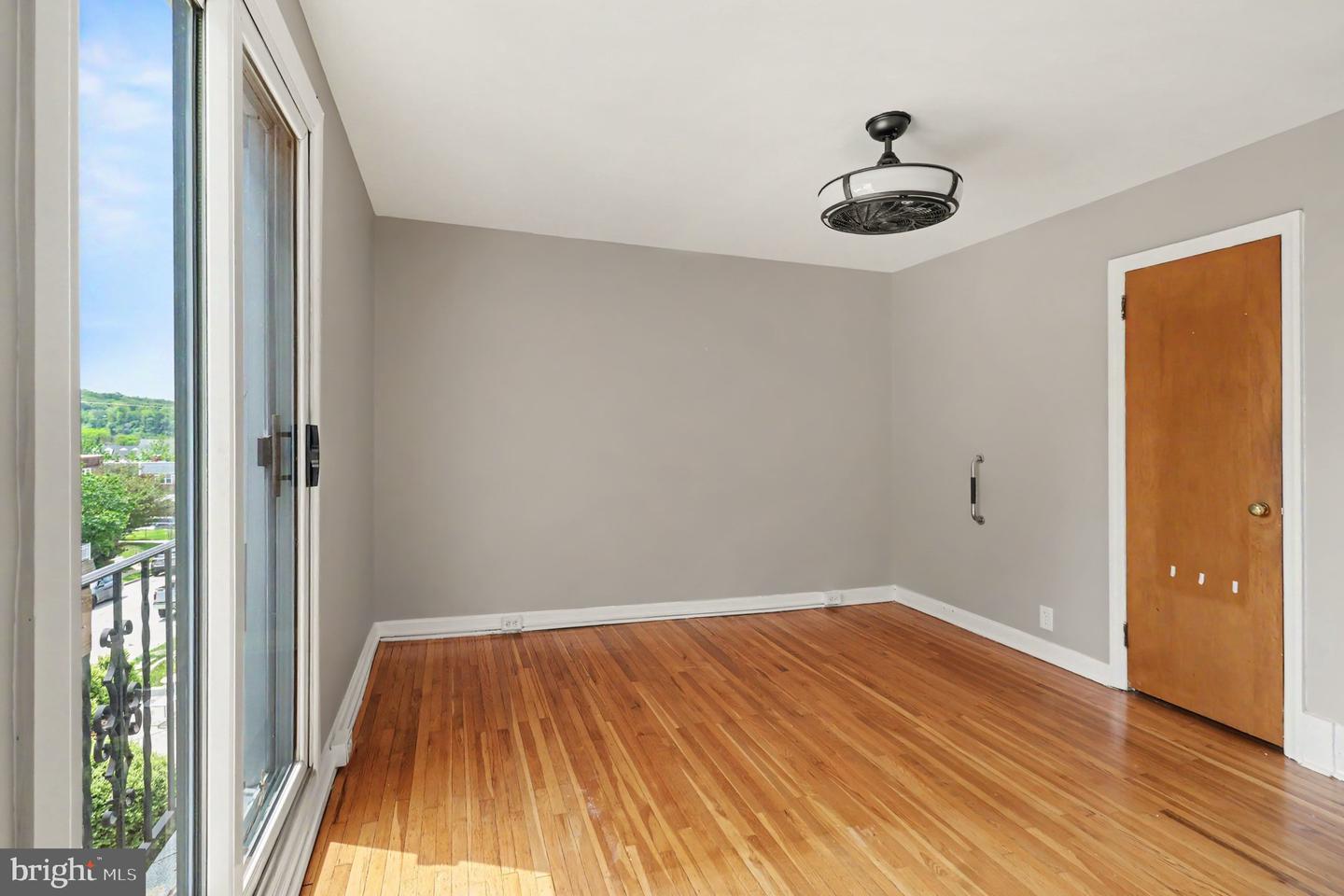 3603 Winona St Property Photo 11