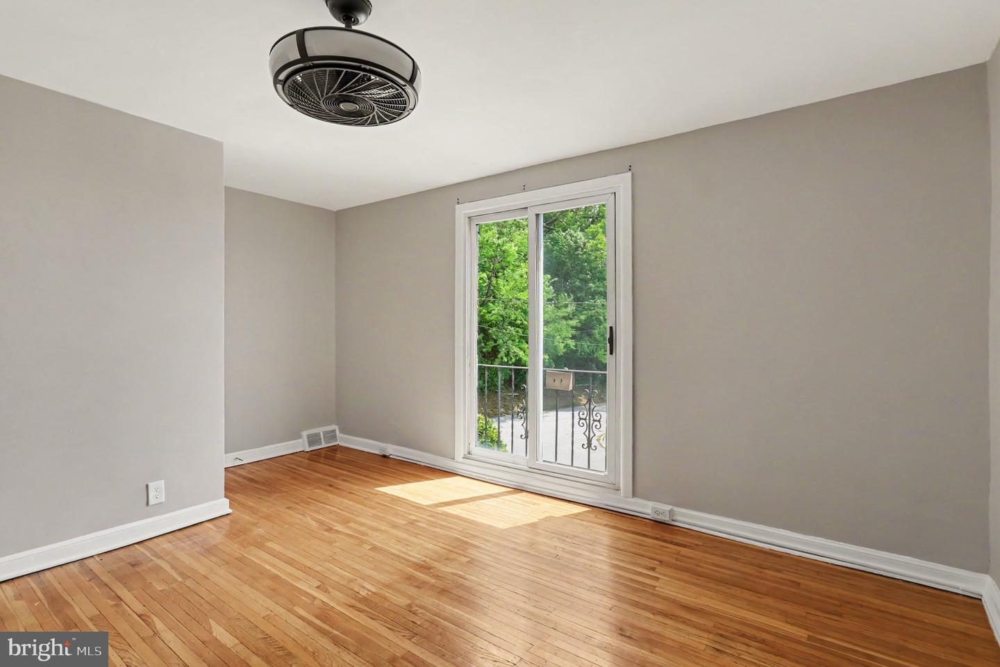 3603 Winona St Property Photo 12