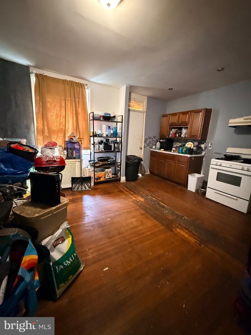 4445 N Marshall St Property Photo 4