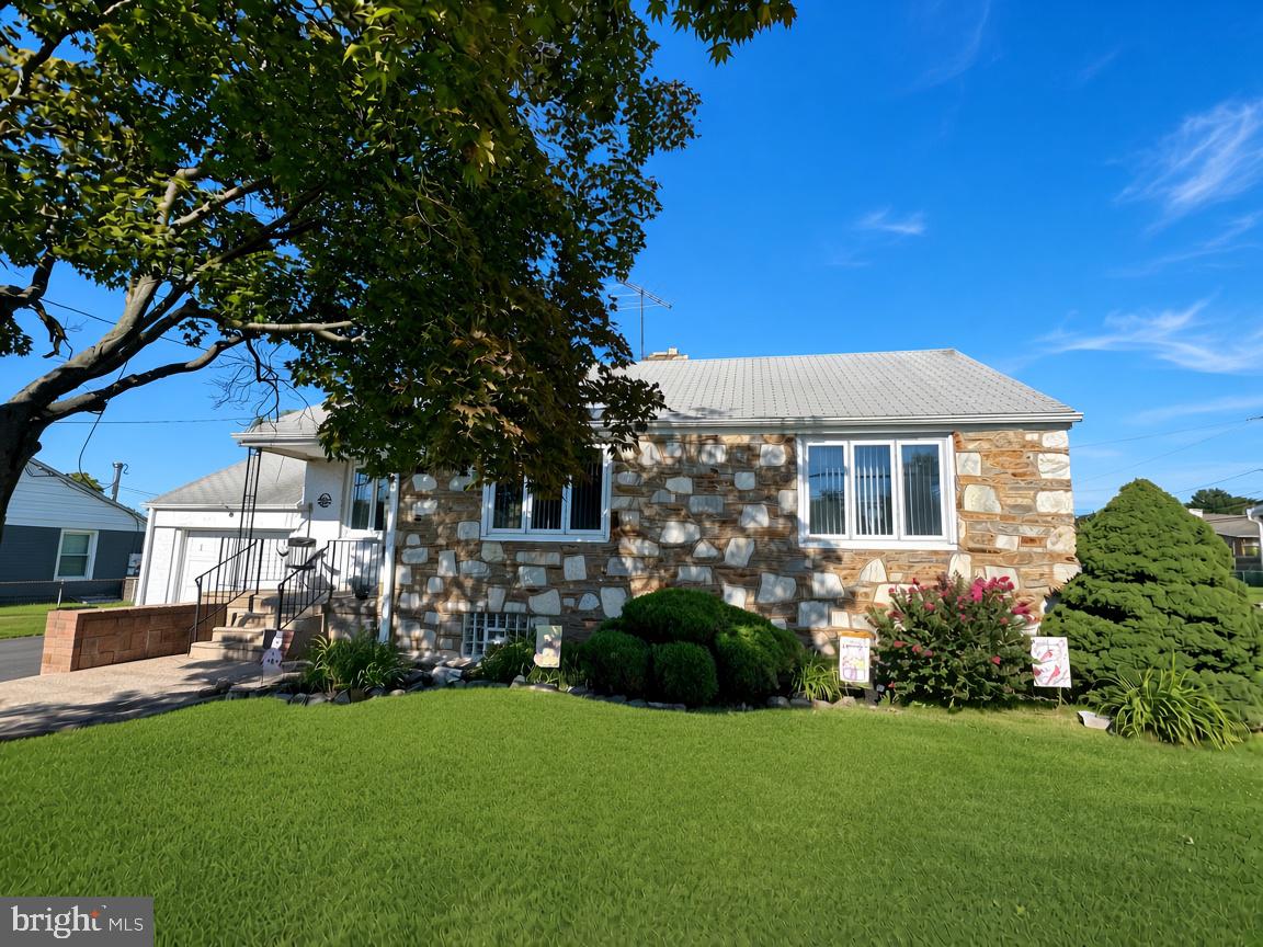 1111 Welsh Rd Property Photo 1