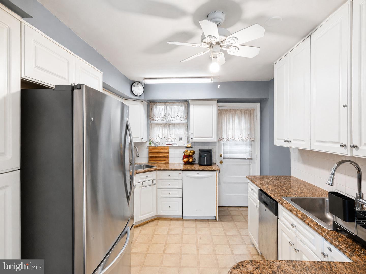 7623 Dorcas St Property Photo 4