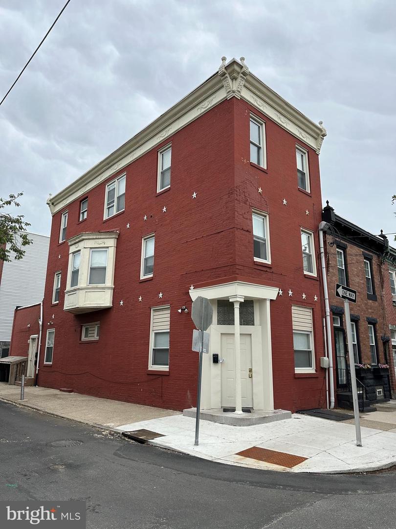 2621 E Thompson St #2a Property Photo 2