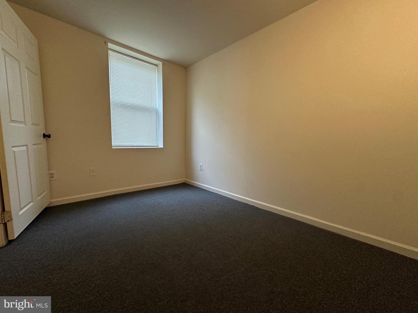 2621 E Thompson St #2a Property Photo 3