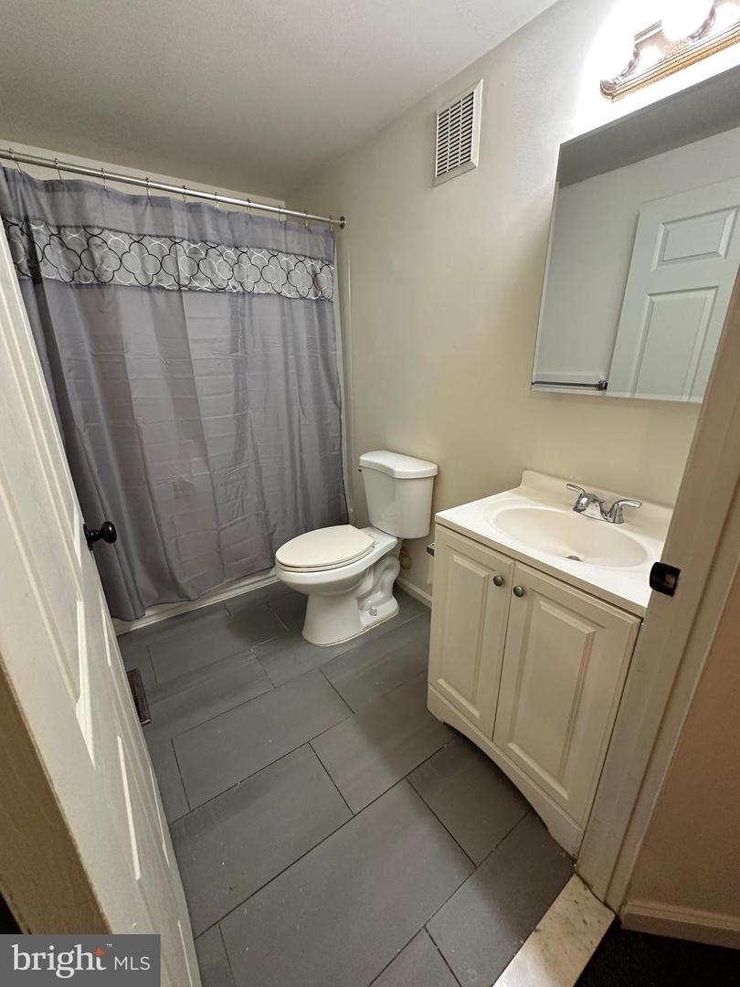 2621 E Thompson St #2a Property Photo 5