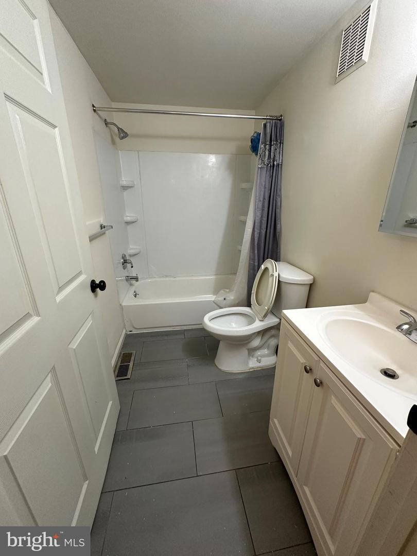2621 E Thompson St #2a Property Photo 6