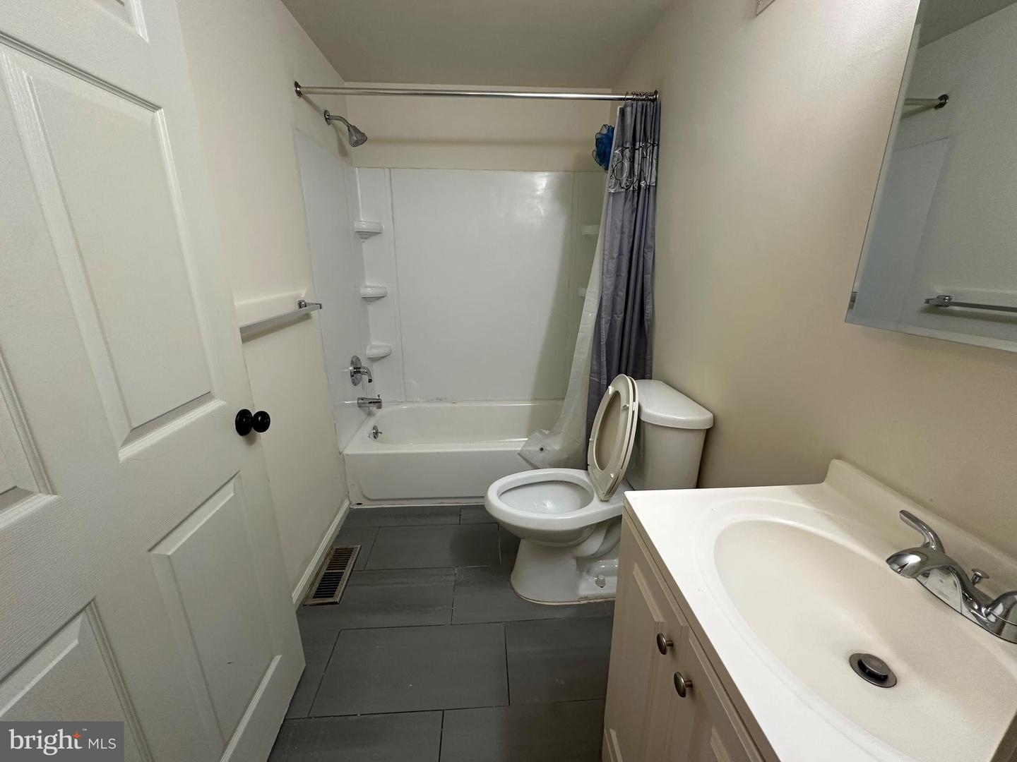 2621 E Thompson St #2a Property Photo 7