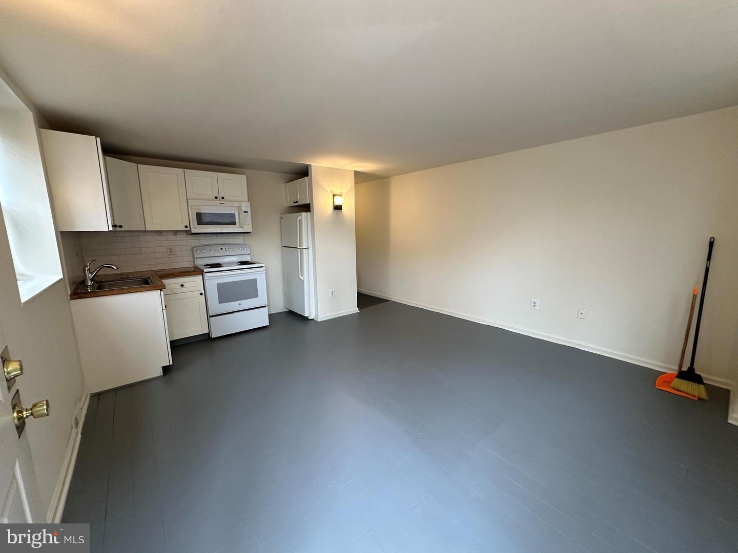 2621 E Thompson St #2a Property Photo 9