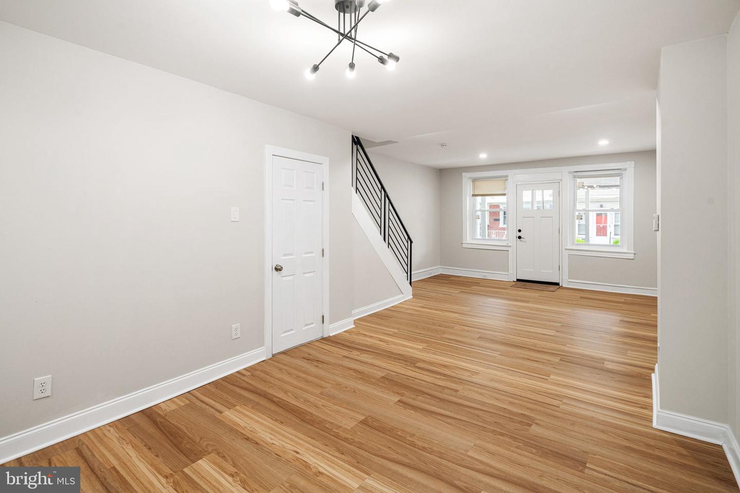 5638 Malcolm St Property Photo 3