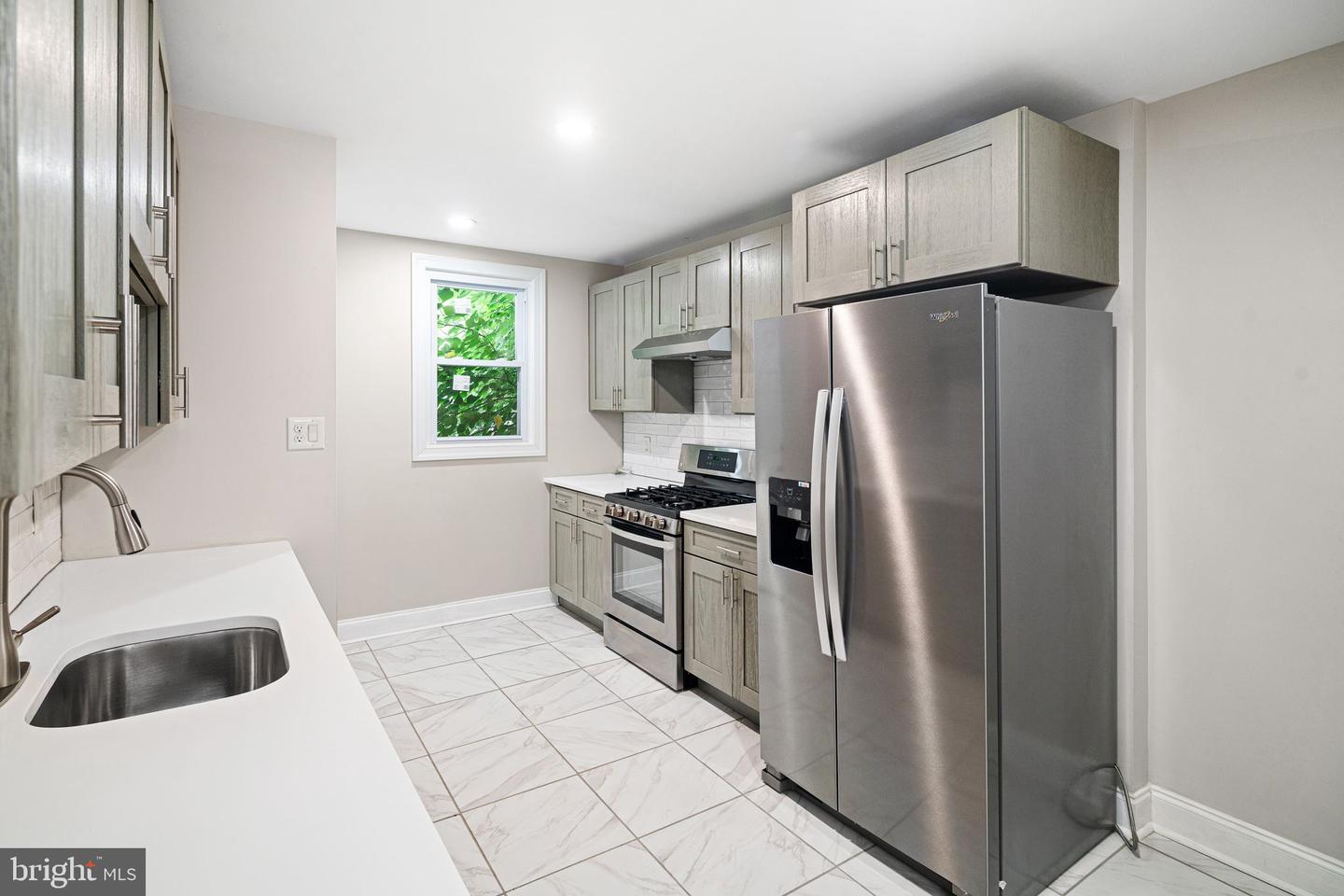 5638 Malcolm St Property Photo 4