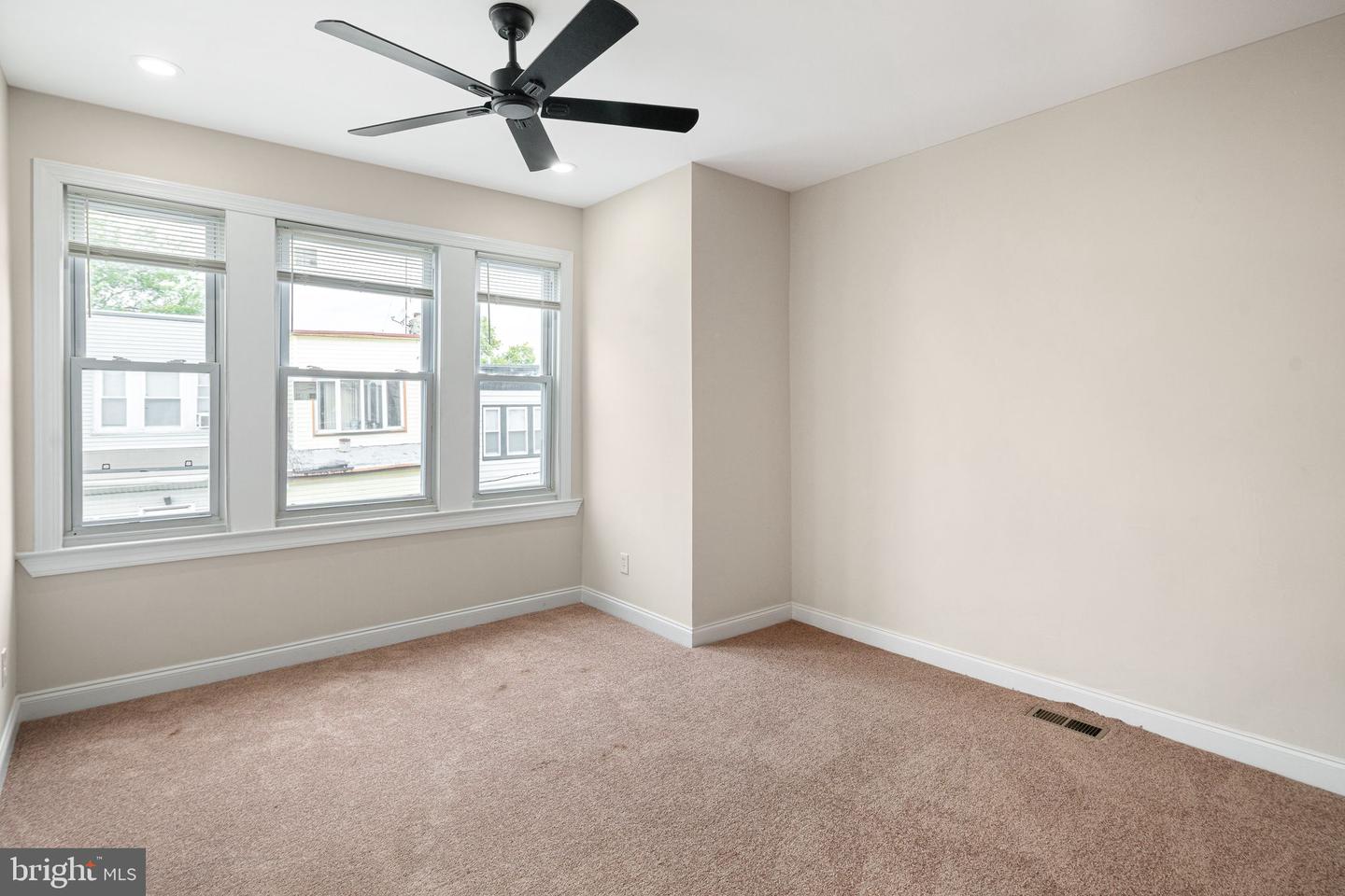 5638 Malcolm St Property Photo 13