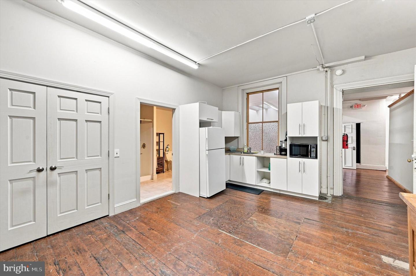 16 S 3rd St #com Property Photo 9
