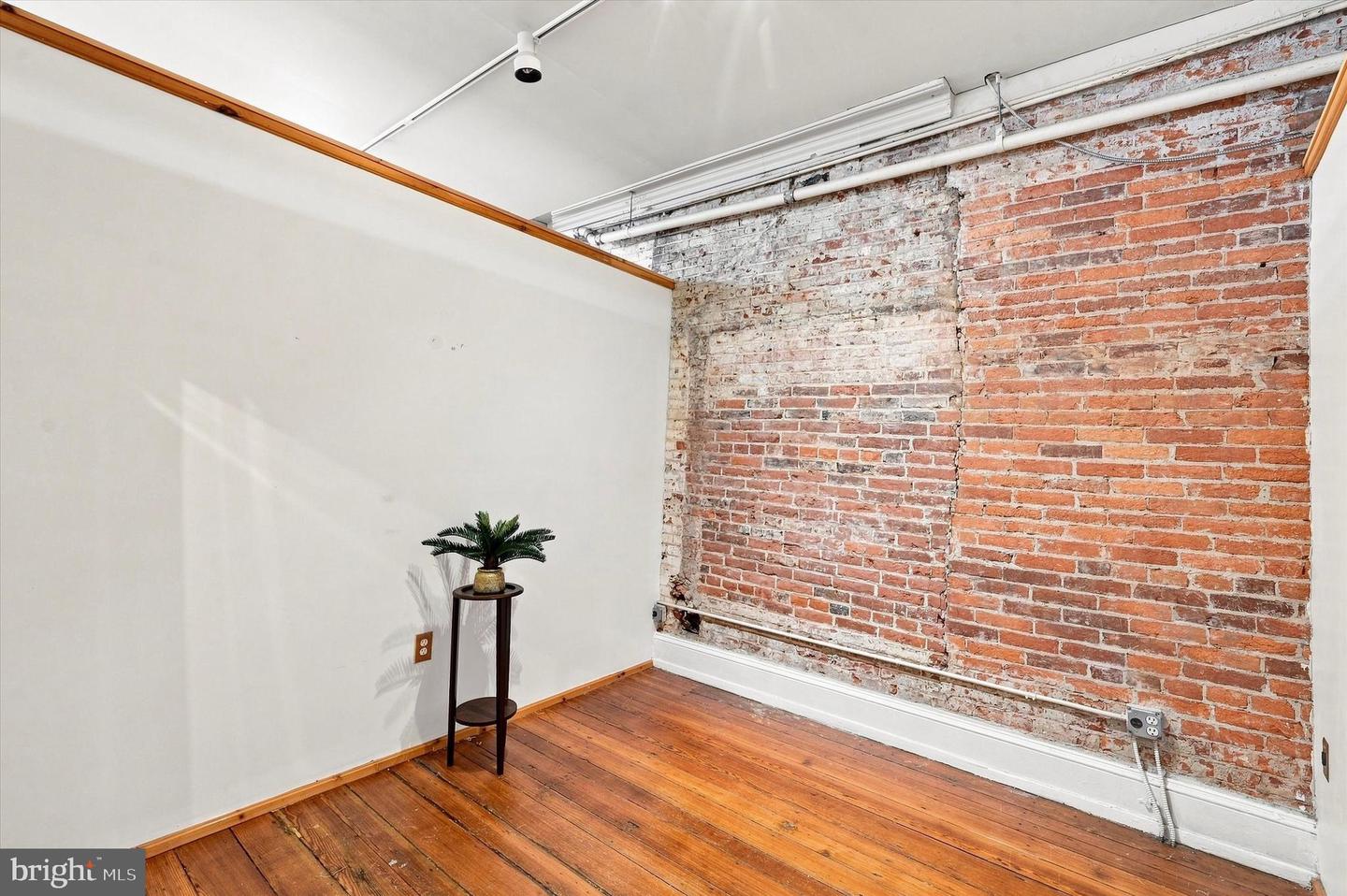 16 S 3rd St #com Property Photo 13