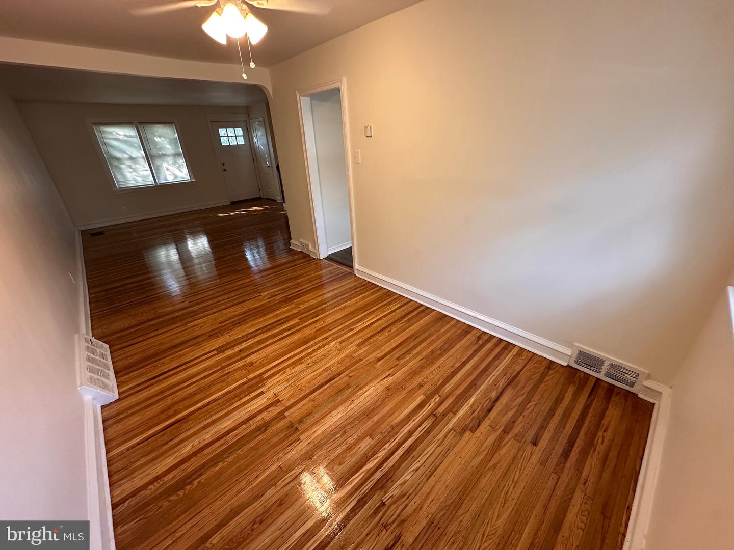 5861 Saul St Property Photo 4