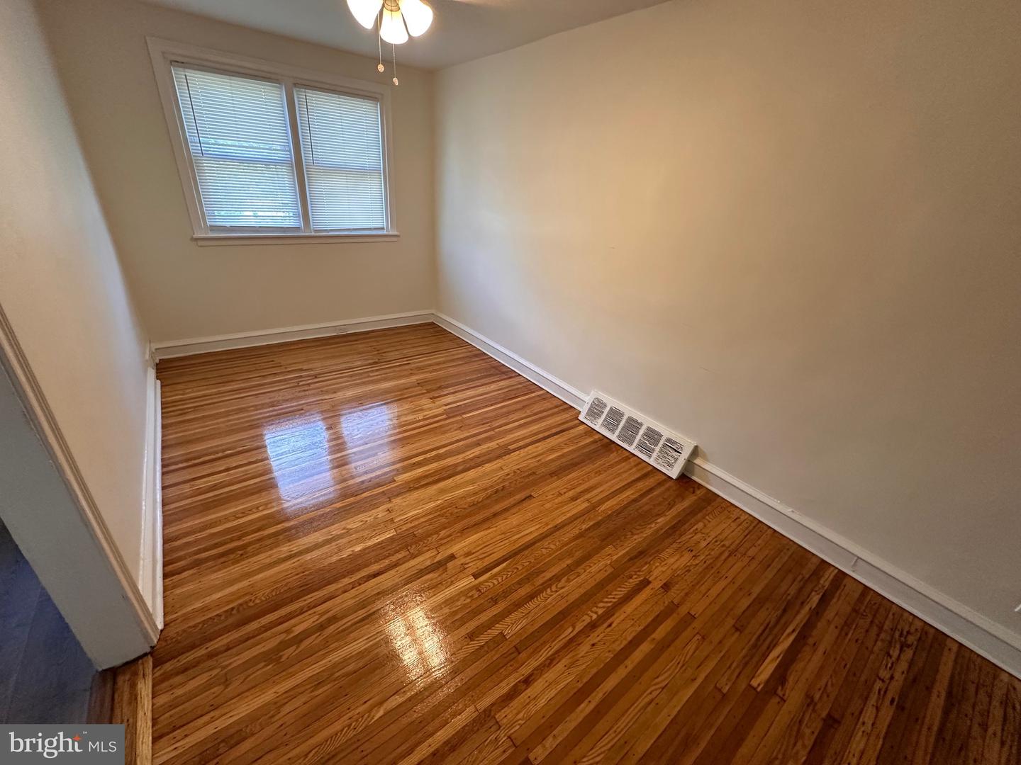 5861 Saul St Property Photo 5