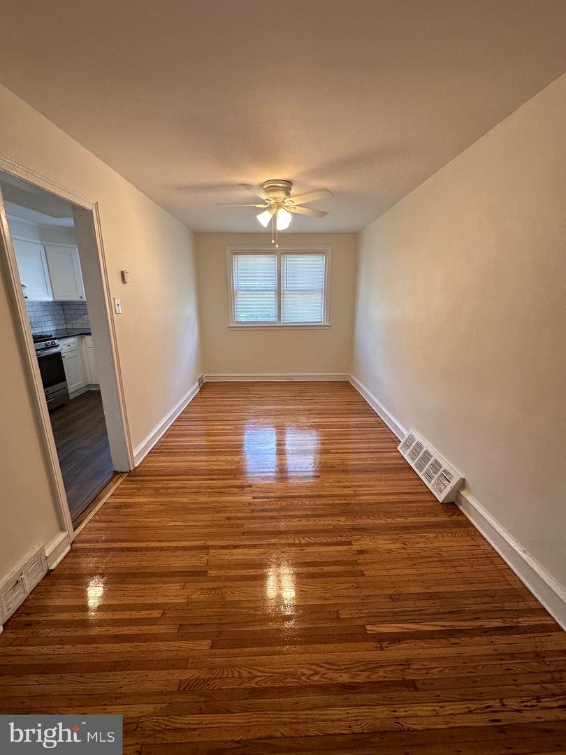 5861 Saul St Property Photo 6