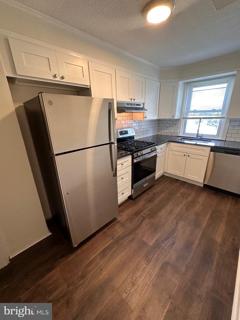 5861 Saul St Property Photo 7