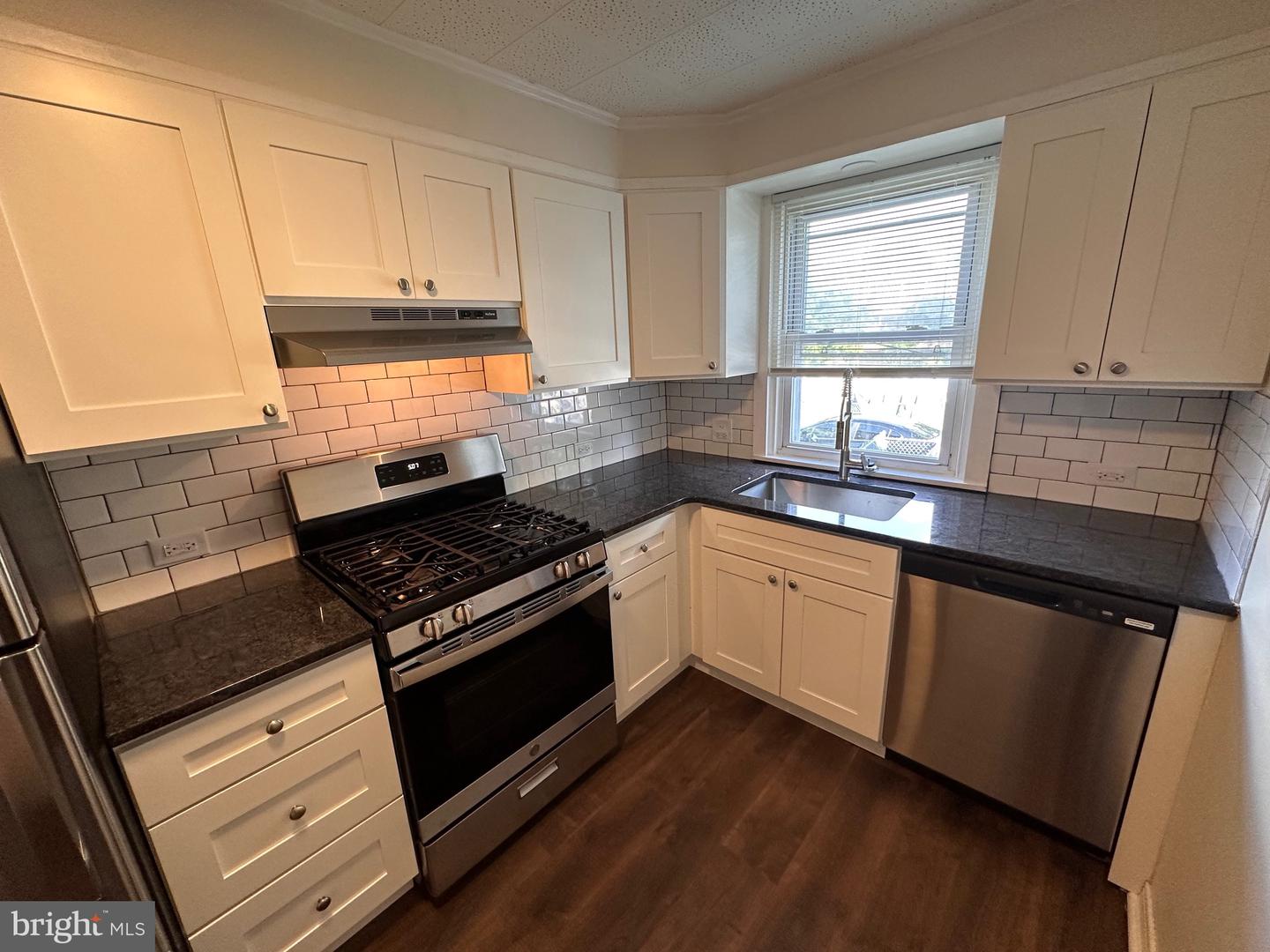 5861 Saul St Property Photo 9