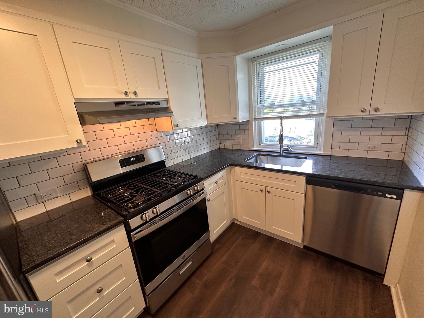 5861 Saul St Property Photo 11