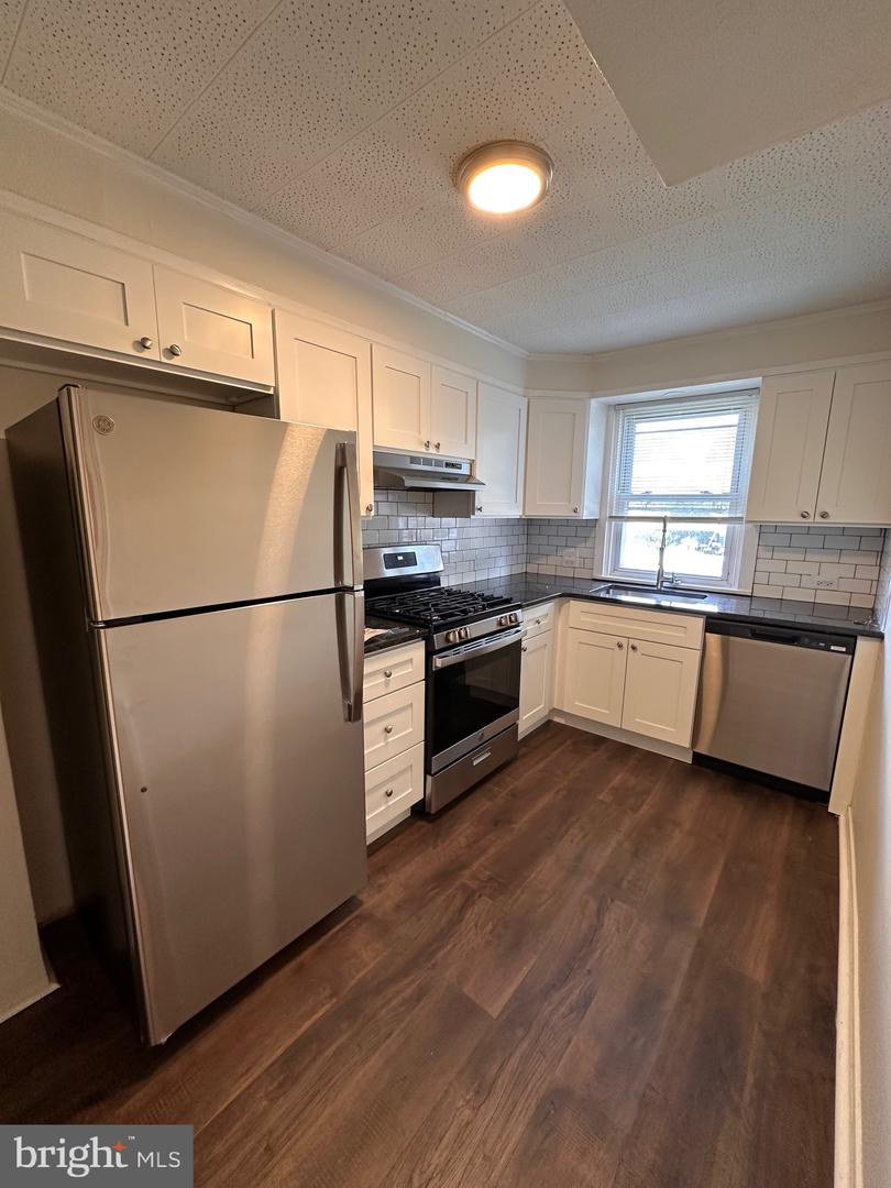 5861 Saul St Property Photo 12