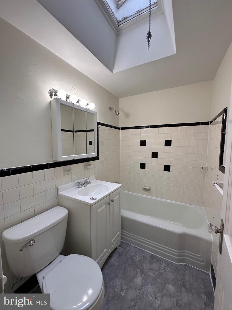 5861 Saul St Property Photo 17